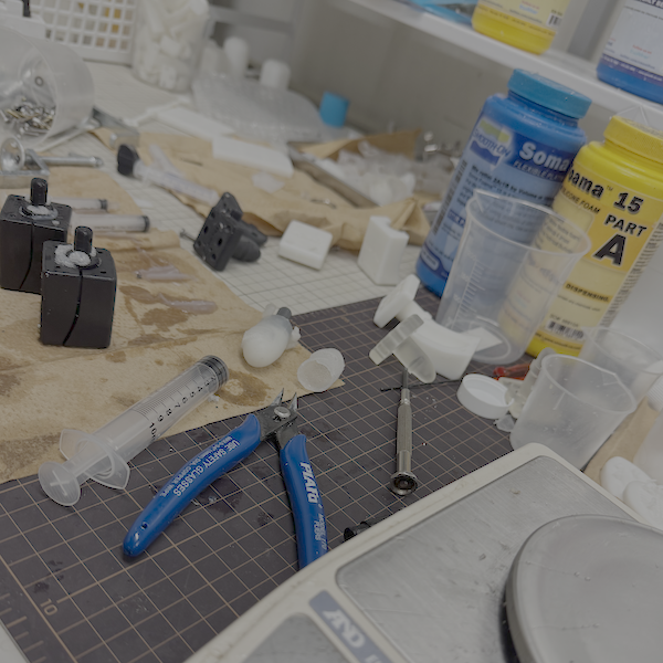作業デスクと工具